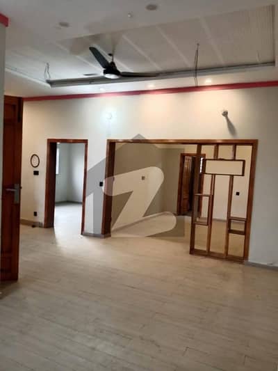 سوان گارڈن اسلام آباد میں 5 کمروں کا 10 مرلہ مکان 1.15 لاکھ میں کرایہ پر دستیاب ہے۔