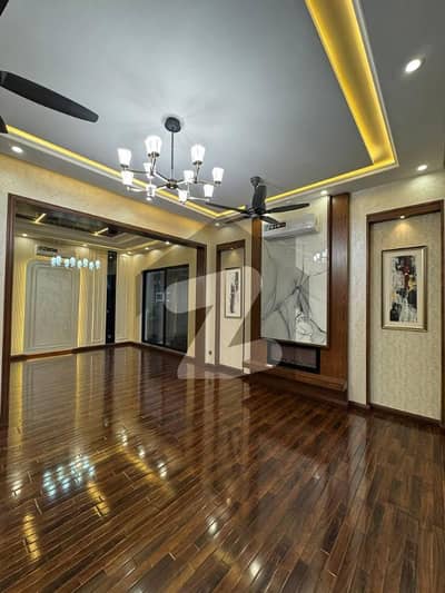 1 KANAL LUXURY UPPER PORTION AVAILABLE FOR RENT IN DHA PHASE 6 BLOCK-D LAHORE.