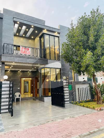 بحریہ آرچرڈ لاہور میں 3 کمروں کا 5 مرلہ مکان 2.0 کروڑ میں برائے فروخت۔