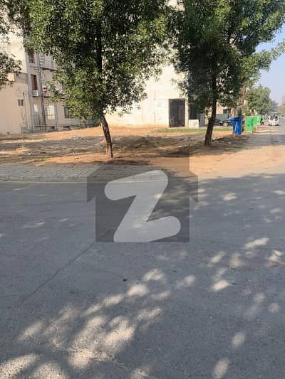 Commercial Plot For Grabs In 5 Marla Lahore