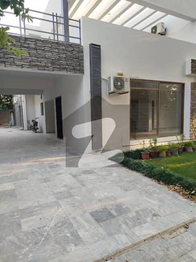 ایف ۔ 7 اسلام آباد میں 6 کمروں کا 1 کنال مکان 6.0 لاکھ میں کرایہ پر دستیاب ہے۔