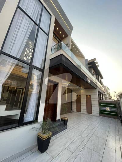 1 kanal full house available for rent in prime location DHA phase 2 Block-R Lahore.