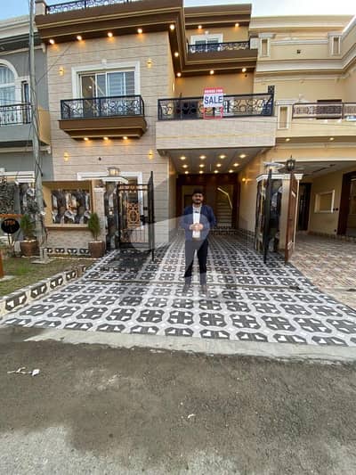 خیابانِ امین ۔ بلاک ایل خیابانِ امین,لاہور میں 3 کمروں کا 5 مرلہ مکان 1.75 کروڑ میں برائے فروخت۔