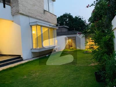 ایف ۔ 7 اسلام آباد میں 6 کمروں کا 2 کنال مکان 11.15 لاکھ میں کرایہ پر دستیاب ہے۔