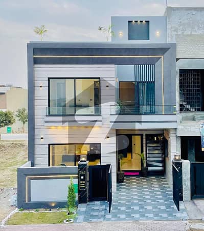 بحریہ ٹاؤن ۔ نشتر ایکسٹینشن بلاک بحریہ ٹاؤن سیکٹر ای,بحریہ ٹاؤن,لاہور میں 3 کمروں کا 5 مرلہ مکان 2.5 کروڑ میں برائے فروخت۔