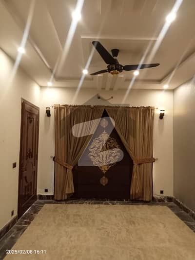 فارمانئیٹس ہاؤسنگ سکیم لاہور میں 2 کمروں کا 4 مرلہ فلیٹ 33.0 ہزار میں کرایہ پر دستیاب ہے۔