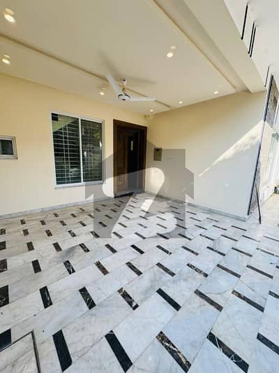 ای ۔ 11/1 ای ۔ 11,اسلام آباد میں 4 کمروں کا 8 مرلہ مکان 8.5 کروڑ میں برائے فروخت۔