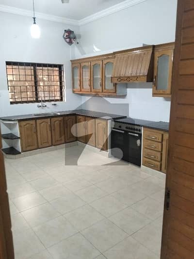 ایف ۔ 11 اسلام آباد میں 3 کمروں کا 1 کنال بالائی پورشن 1.75 لاکھ میں کرایہ پر دستیاب ہے۔