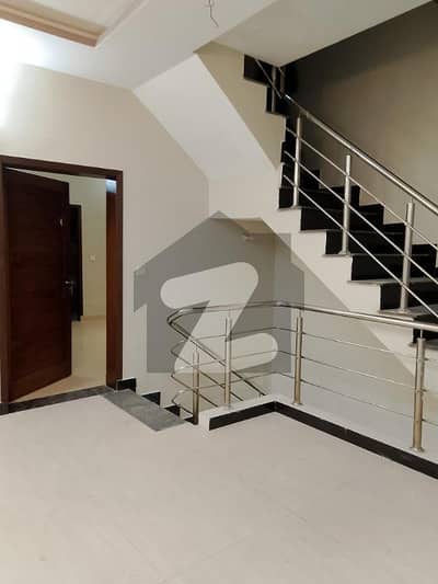 جوہر ٹاؤن فیز 2 - بلاک آر جوہر ٹاؤن فیز 2,جوہر ٹاؤن,لاہور میں 5 کمروں کا 5 مرلہ مکان 1.1 لاکھ میں کرایہ پر دستیاب ہے۔