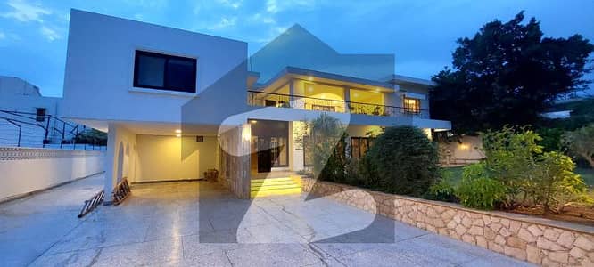 Stunning 1000 Yards Bungalow Is Available For Rent