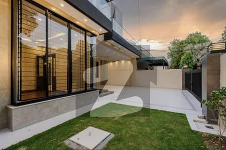 DHA PHASE 7 | 6 BEDROOM BEAUTIFUL BUNGLOW | NEAR DHA FAIRWAYS | DOUBLE UNIT HOUSE