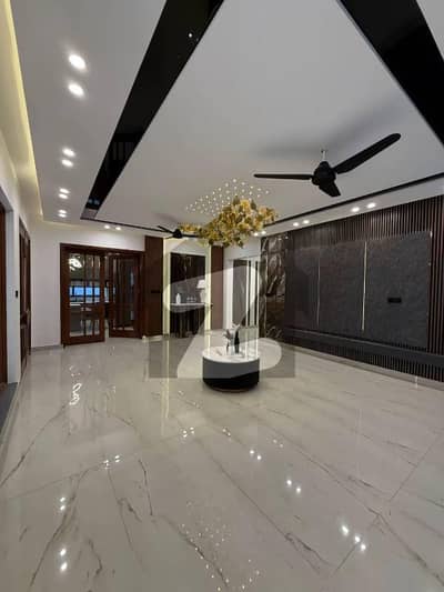 ڈی ایچ اے فیز 7 ڈیفنس (ڈی ایچ اے),لاہور میں 2 کمروں کا 1 کنال زیریں پورشن 1.6 لاکھ میں کرایہ پر دستیاب ہے۔