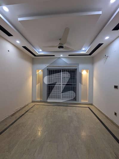 ڈی ایچ اے 11 رہبر فیز 2 ایکسٹینشن ڈی ایچ اے 11 رہبر,لاہور میں 3 کمروں کا 5 مرلہ مکان 75.0 ہزار میں کرایہ پر دستیاب ہے۔