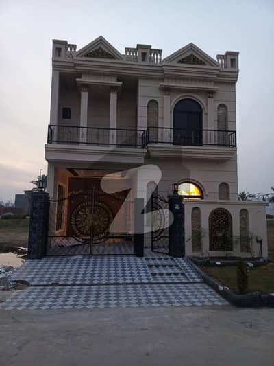5 M Brand New Facing Park Luxury House Available for Sale 5 M Brand New Facing Park Luxury House Available for Sale