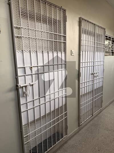 گارڈن ویسٹ کراچی میں 2 کمروں کا 4 مرلہ فلیٹ 1.6 کروڑ میں برائے فروخت۔