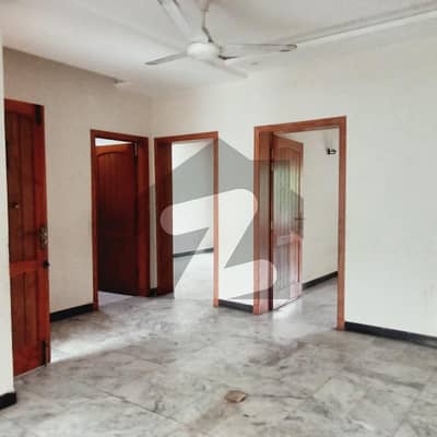 I-11: Brand New Beautiful Basement With Separate Electric Mater And Water Tank