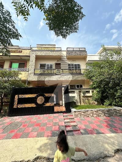 جی ۔ 13 اسلام آباد میں 4 کمروں کا 4 مرلہ مکان 3.8 کروڑ میں برائے فروخت۔