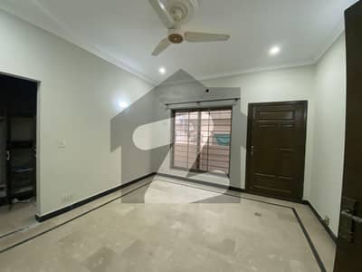 جی ۔ 14/4 جی ۔ 14,اسلام آباد میں 6 کمروں کا 14 مرلہ مکان 9.0 کروڑ میں برائے فروخت۔