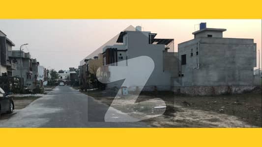 خیابان امین - بلاک این خیابانِ امین,لاہور میں 3 کمروں کا 5 مرلہ مکان 1.25 کروڑ میں برائے فروخت۔