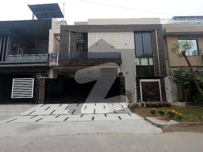 Highly-Coveted 10 Marla House Is Available In LDA Avenue For Sale