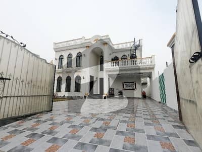 1 kanal House In Stunning LDA Avenue Is Available For Sale