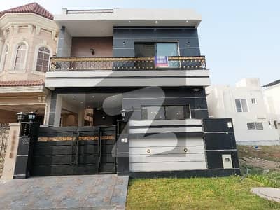 ڈی ایچ اے 9 ٹاؤن ۔ بلاک بی ڈی ایچ اے 9 ٹاؤن,ڈیفنس (ڈی ایچ اے),لاہور میں 3 کمروں کا 5 مرلہ مکان 3.65 کروڑ میں برائے فروخت۔