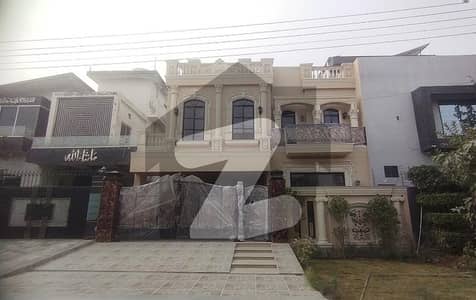 فارمانئیٹس ہاؤسنگ سکیم لاہور میں 6 کمروں کا 10 مرلہ مکان 4.5 کروڑ میں برائے فروخت۔