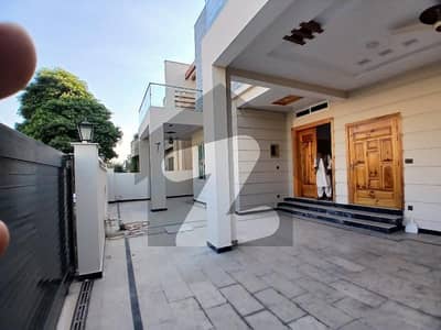 ای ۔ 11 اسلام آباد میں 6 کمروں کا 18 مرلہ مکان 4.5 لاکھ میں کرایہ پر دستیاب ہے۔