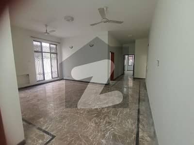 ONE KANAL BEAUTIFULL LOWER PORTION AVALIABLE FOR RENT IN DHA PHASE 3