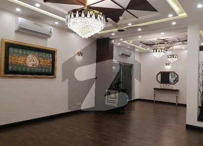 ڈی ایچ اے فیز 5 ڈیفنس (ڈی ایچ اے),لاہور میں 5 کمروں کا 1 کنال مکان 7.0 کروڑ میں برائے فروخت۔