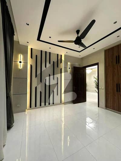 3 Marla Flat In Lahore Is Available For Sale