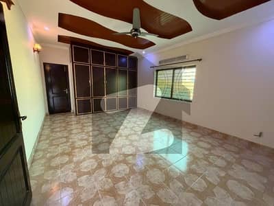 Beautiful 3 story House Near To Main Road