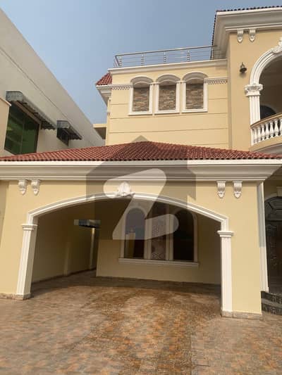 Unoccupied Prime Location House Of 20 Marla Is Available For rent In Wapda Town