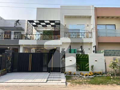 بش ایگزیکٹو ولاز ملتان میں 5 کمروں کا 7 مرلہ مکان 2.8 کروڑ میں برائے فروخت۔ بش ایگزیکٹو ولاز ملتان میں 5 کمروں کا 7 مرلہ مکان 2.8 کروڑ میں برائے فروخت۔