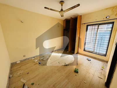 12 Marla Zamin House with Gas For RENT in Lake City Sector M-1