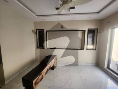 ڈی ایچ اے 11 رہبر فیز 2 ڈی ایچ اے 11 رہبر,لاہور میں 5 کمروں کا 10 مرلہ مکان 2.0 لاکھ میں کرایہ پر دستیاب ہے۔