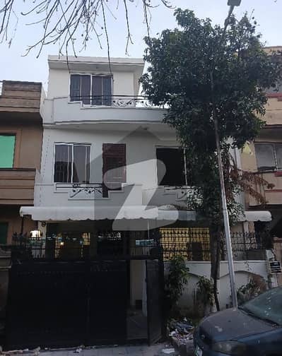جی ۔ 13 اسلام آباد میں 4 کمروں کا 4 مرلہ مکان 3.1 کروڑ میں برائے فروخت۔