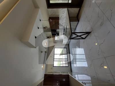 ڈی ایچ اے فیز 5 - سیکٹر بی ڈی ایچ اے ڈیفینس فیز 5,ڈی ایچ اے ڈیفینس,اسلام آباد میں 3 کمروں کا 1 کنال بالائی پورشن 90.0 ہزار میں کرایہ پر دستیاب ہے۔