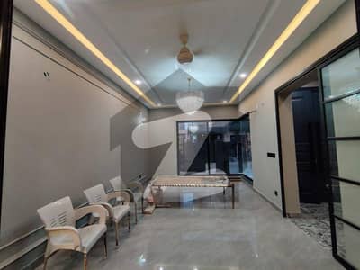 10 MARLA HOUSE FOR SALE IN LAKE CITY.