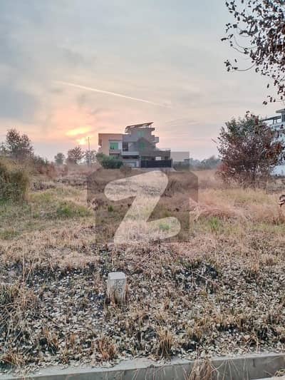 انجنیئرز کوآپریٹو ہاؤسنگ - بلاک کے انجنیئرز کوآپریٹو ہاؤسنگ,ڈی ۔ 18,اسلام آباد میں 1 کنال رہائشی پلاٹ 1.4 کروڑ میں برائے فروخت۔