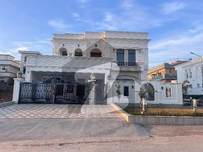 1 KANAL LUXURY CORNER HOUSE