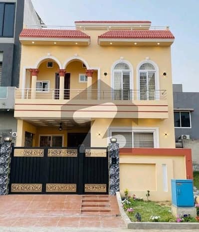 On Excellent Location House For Grabs In 5 Marla Citi Housing Society