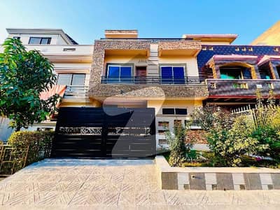 جی ۔ 13 اسلام آباد میں 4 کمروں کا 4 مرلہ مکان 4.1 کروڑ میں برائے فروخت۔