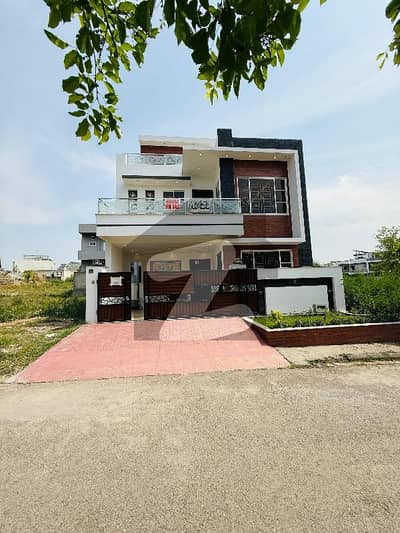 جناح گارڈنز فیز 1 جناح گارڈنز,ایف ای سی ایچ ایس,اسلام آباد میں 5 کمروں کا 7 مرلہ مکان 2.8 کروڑ میں برائے فروخت۔