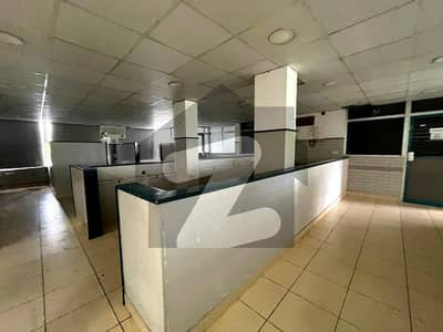 بلیو ایریا اسلام آباد میں 13 مرلہ دفتر 5.5 لاکھ میں کرایہ پر دستیاب ہے۔