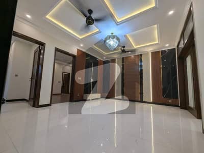 لیک سٹی رائیونڈ روڈ,لاہور میں 4 کمروں کا 5 مرلہ مکان 2.9 کروڑ میں برائے فروخت۔