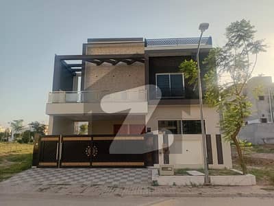 ٹاپ سٹی 1 اسلام آباد میں 5 کمروں کا 10 مرلہ مکان 4.5 کروڑ میں برائے فروخت۔
