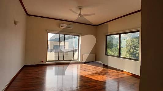 ایف ۔ 7 اسلام آباد میں 6 کمروں کا 3 کنال مکان 14.0 لاکھ میں کرایہ پر دستیاب ہے۔