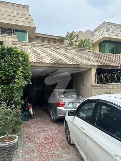 خدا بخش کالونی کینٹ,لاہور میں 4 کمروں کا 12 مرلہ مکان 3.65 کروڑ میں برائے فروخت۔