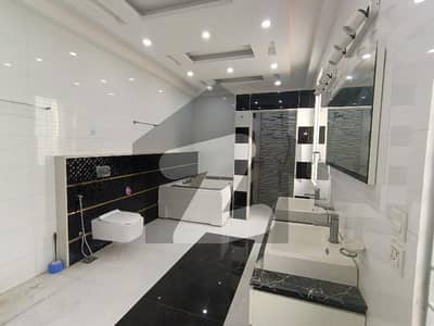 ڈی ایچ اے فیز 6 ڈیفنس (ڈی ایچ اے),لاہور میں 5 کمروں کا 1 کنال مکان 2.9 لاکھ میں کرایہ پر دستیاب ہے۔